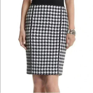 White House Black Market WHBM black/white houndstooth wool pencil skirt size 4